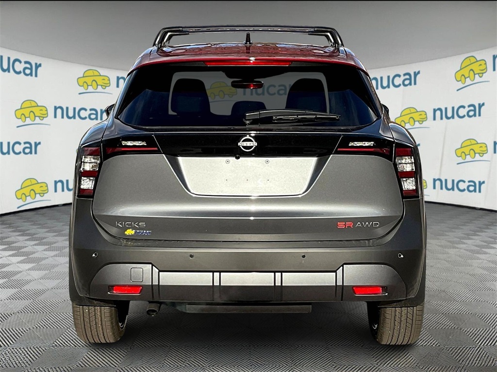 2026 Nissan Kicks SR photo 3