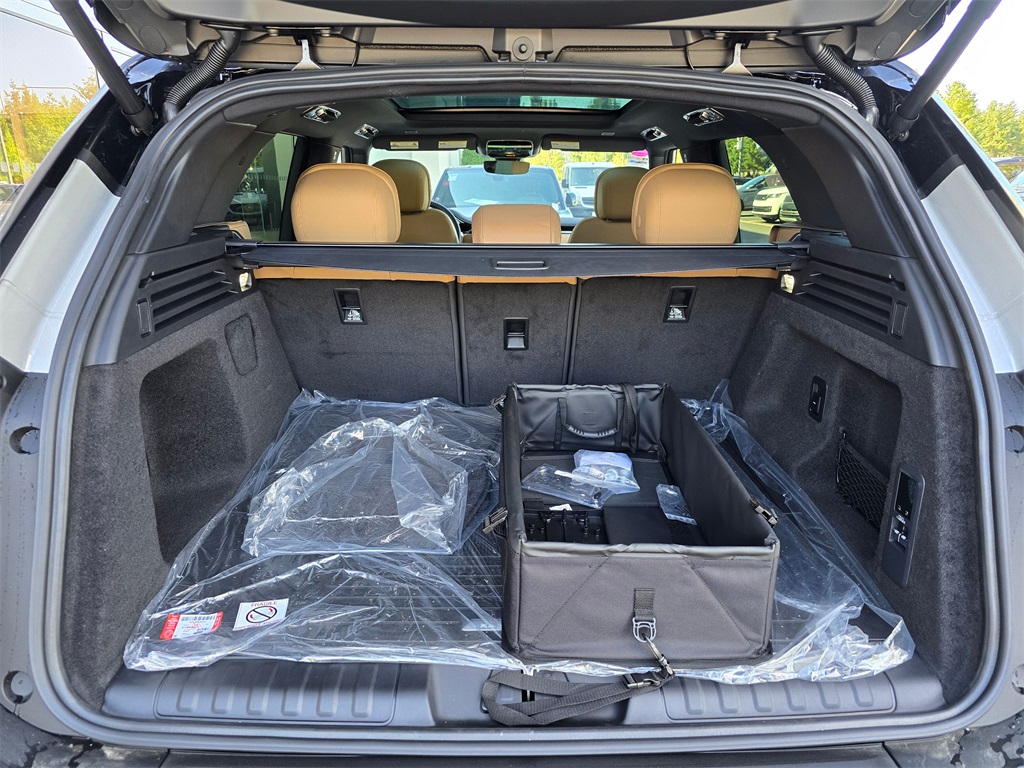 2025 Land Rover Range Rover Sport SE photo 24