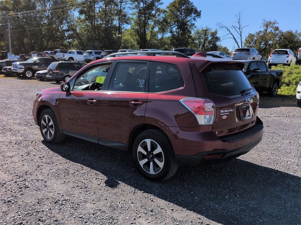 2018 Subaru Forester 2.5i Premium photo 4