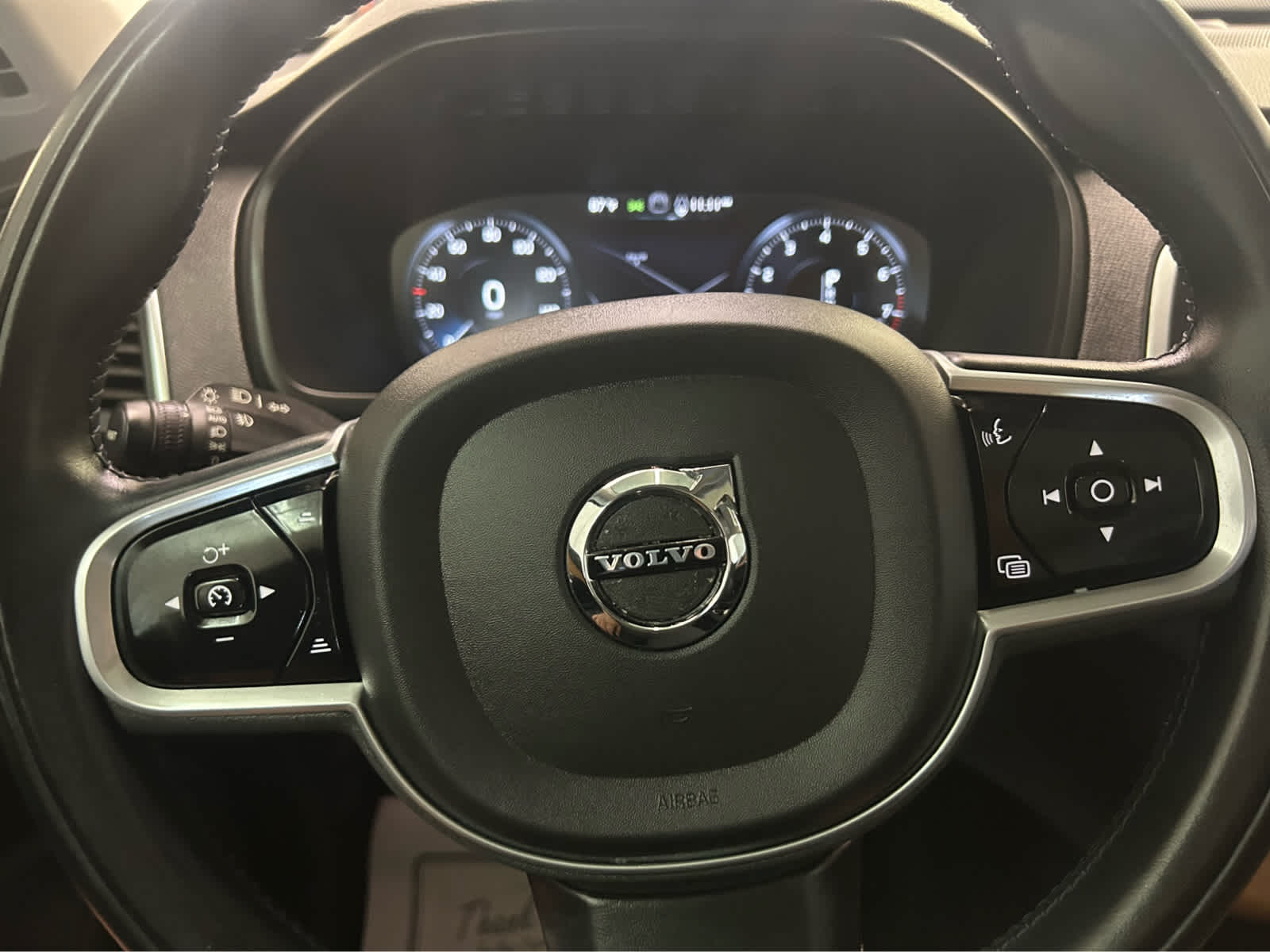 2022 Volvo XC90 Momentum photo 9
