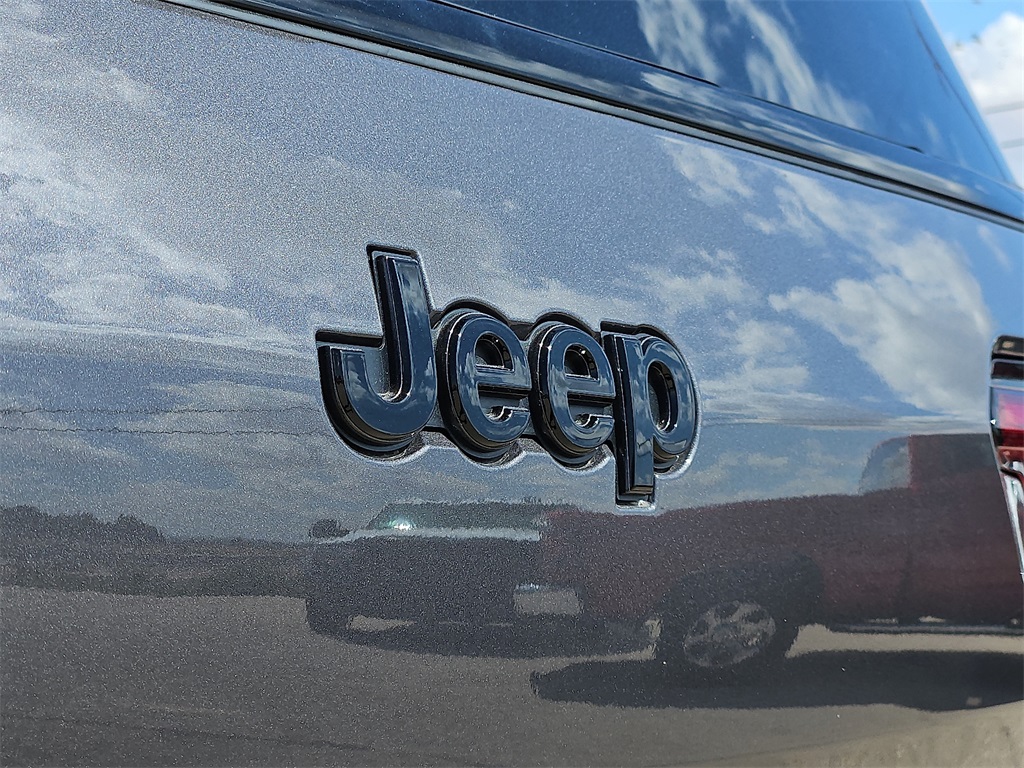 2025 Jeep Grand Cherokee Altitude photo 9