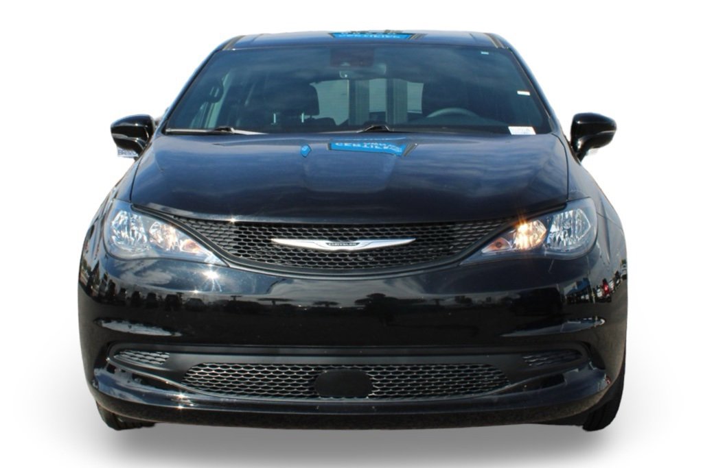 2025 Chrysler Voyager LE photo 2