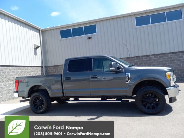 Used 2017 Gray Ford XLT image 2
