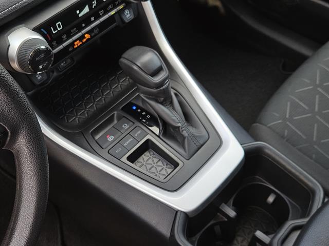 2024 Toyota RAV4 XLE photo 13
