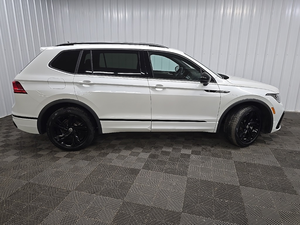 2023 Volkswagen Tiguan SE R-Line Black photo 2