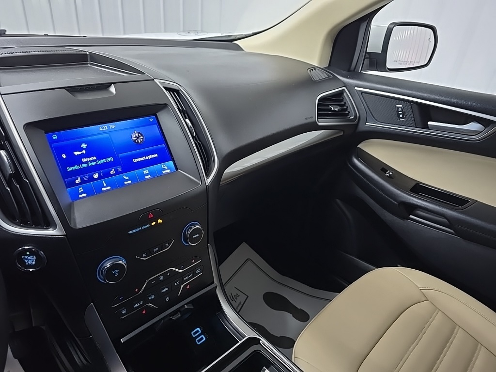 2020 Ford Edge SEL photo 25