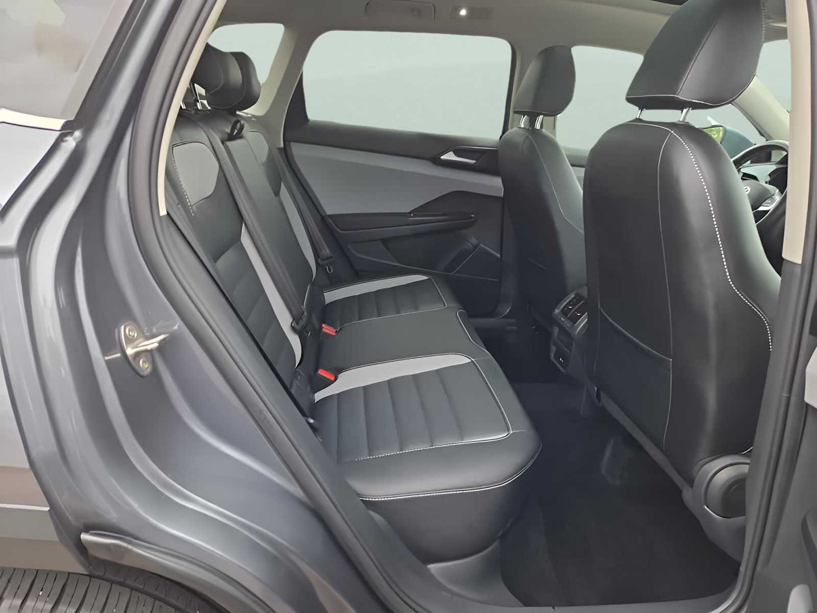 2022 Volkswagen Taos SEL photo 33