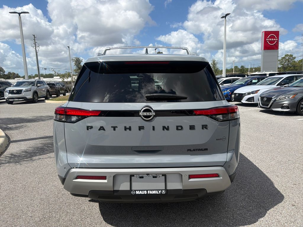 2024 Nissan Pathfinder Platinum photo 4
