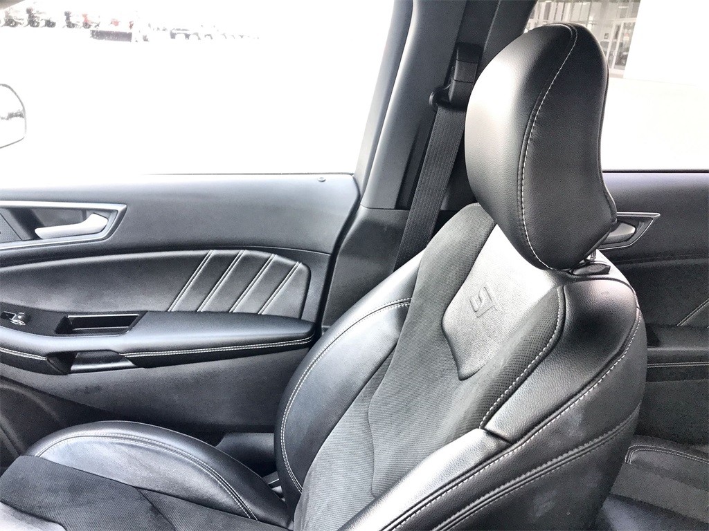 2019 Ford Edge ST photo 22