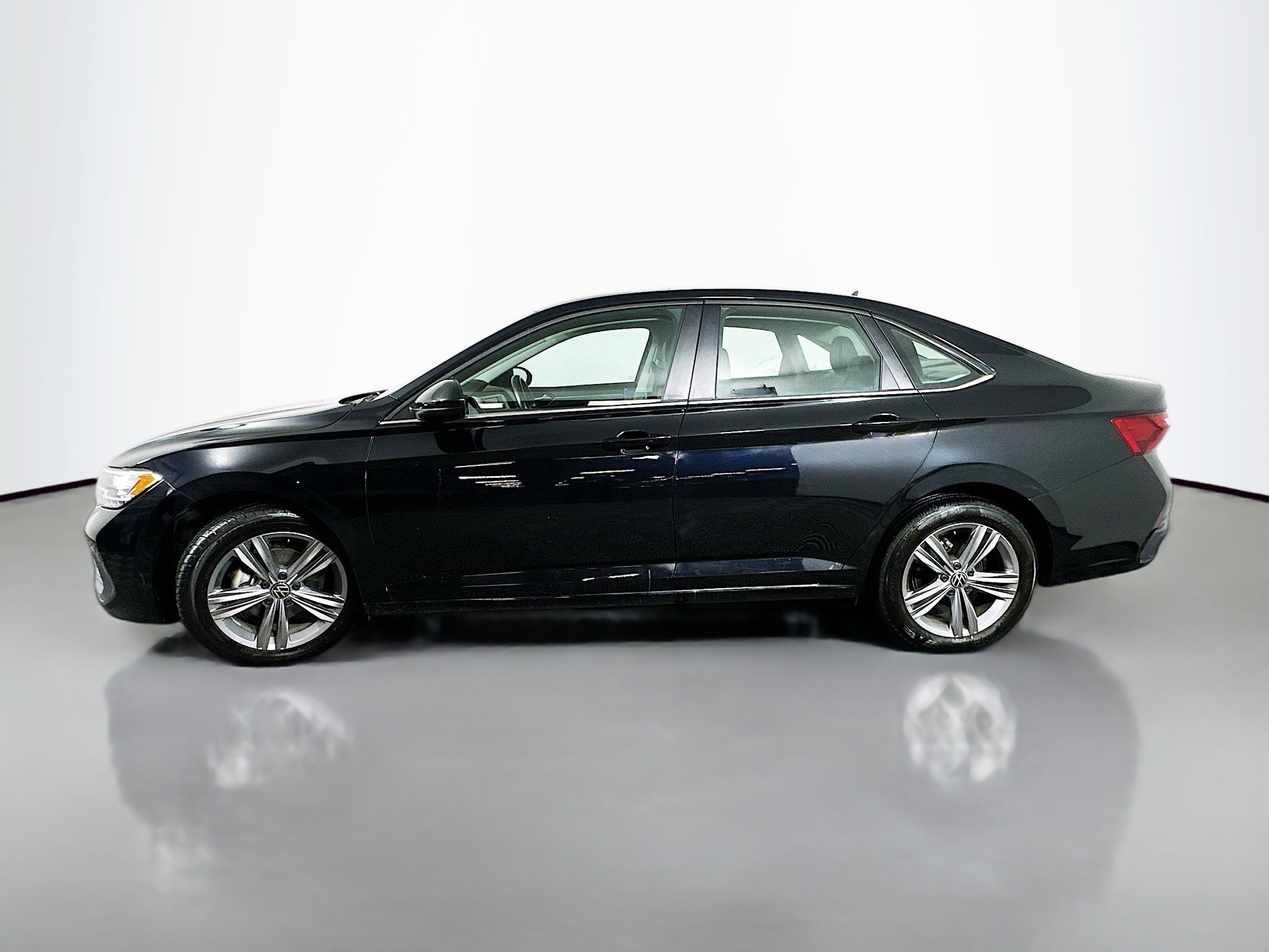 2024 Volkswagen Jetta SE photo 3