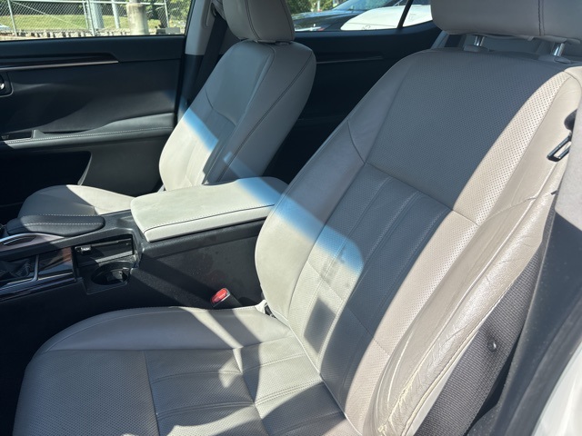 2016 Lexus ES 350 photo 2