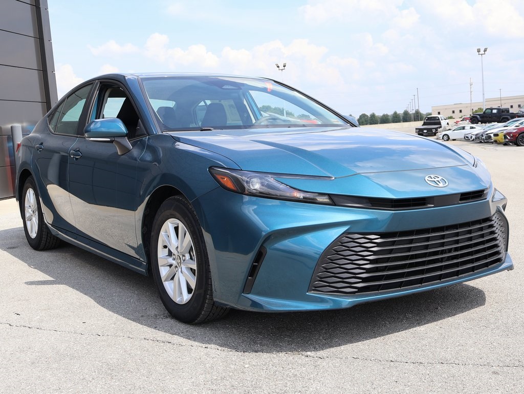 2025 Toyota Camry LE photo 6