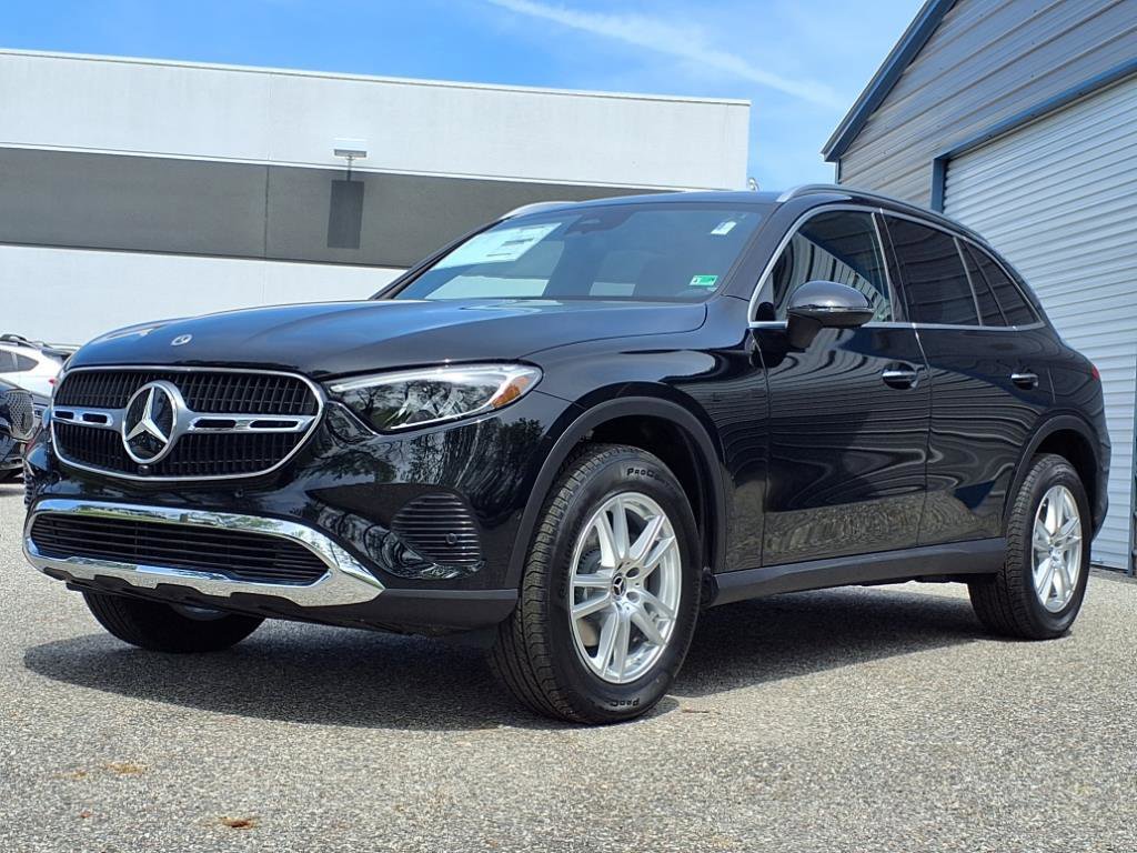 2025 Mercedes Benz GLC 300 4MATIC photo 3