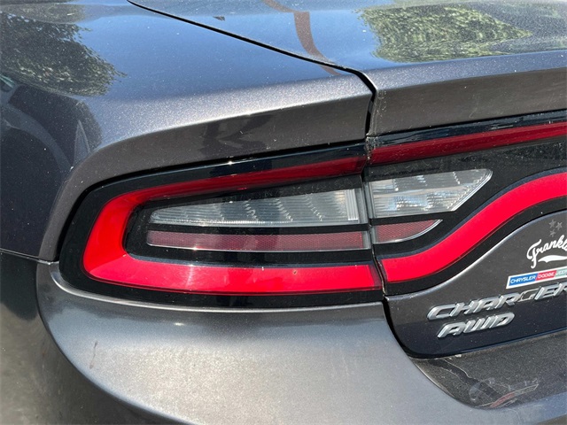 2015 Dodge Charger SXT photo 11