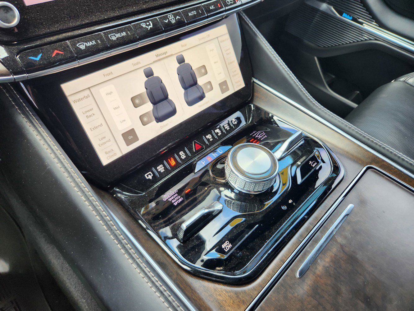 2022 Jeep Grand Wagoneer II photo 11