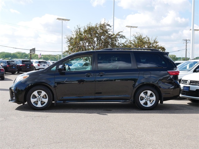 2018 Toyota Sienna L photo 4