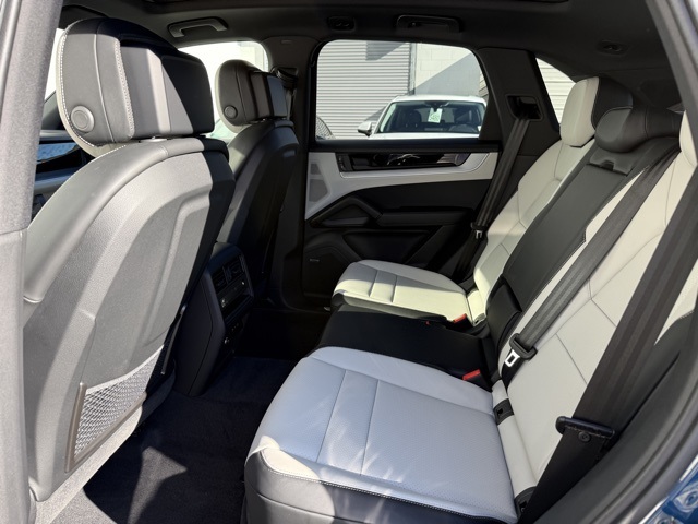 2026 Porsche Cayenne E-Hybrid Base photo 24