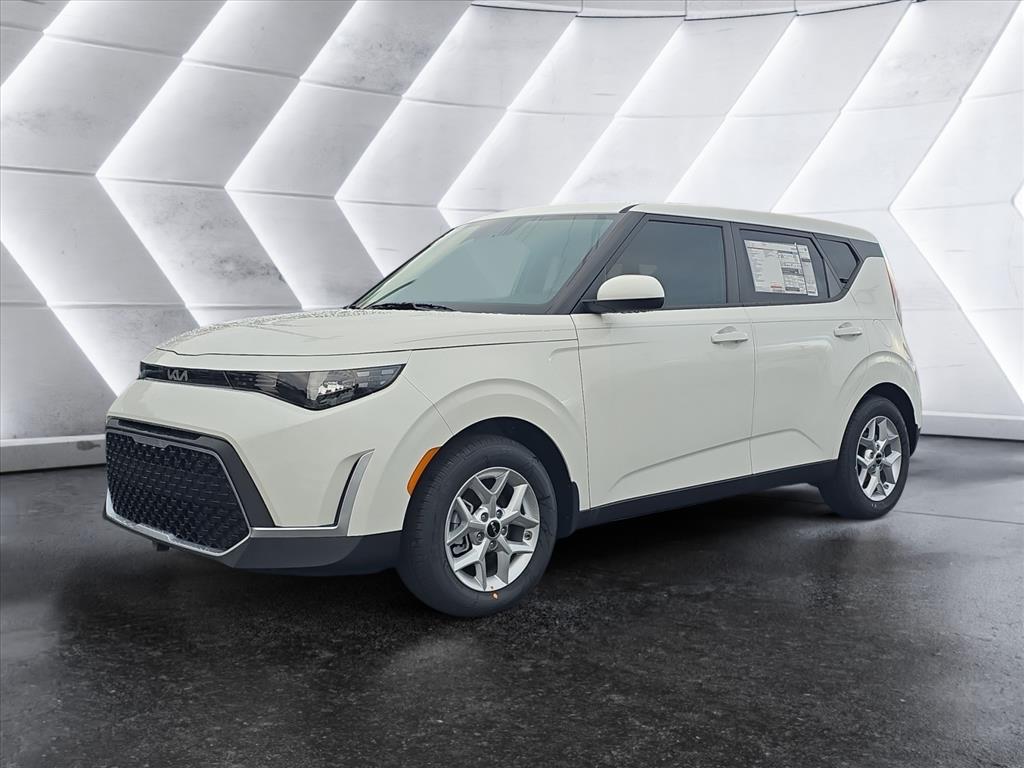 2025 Kia Soul LX's photo
