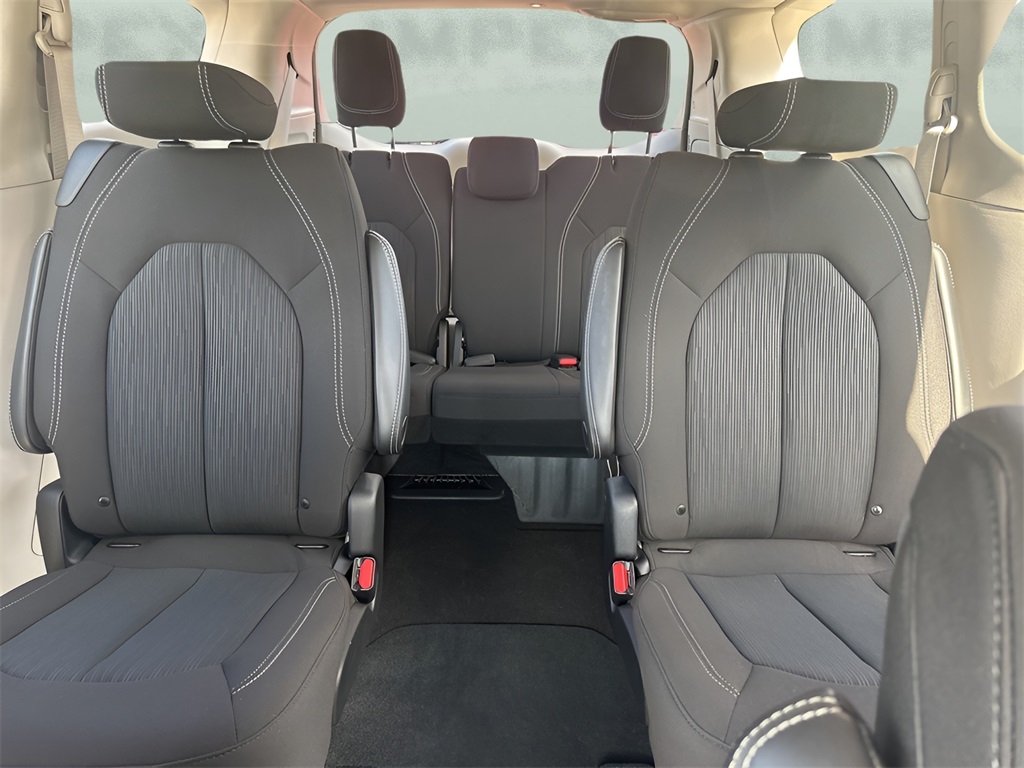2023 Chrysler Voyager LX photo 10