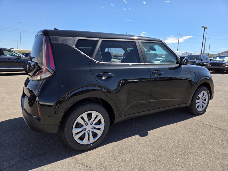 2025 Kia Soul LX photo 2