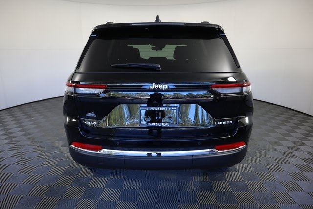 2025 Jeep Grand Cherokee Laredo photo 3