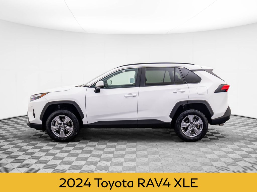 2024 Toyota RAV4 XLE photo 2