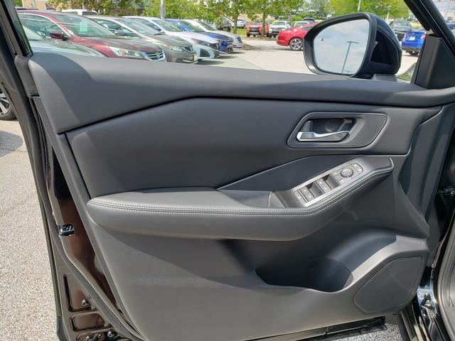 2025 Nissan Rogue SV photo 10