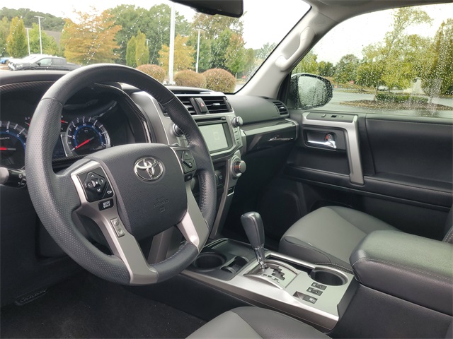 2019 Toyota 4Runner SR5 Premium photo 11