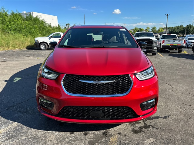 2025 Chrysler Pacifica photo 4