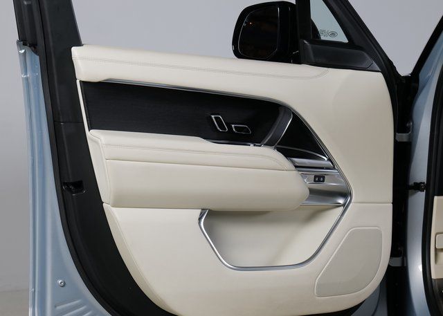 2023 Land Rover Range Rover SE photo 23