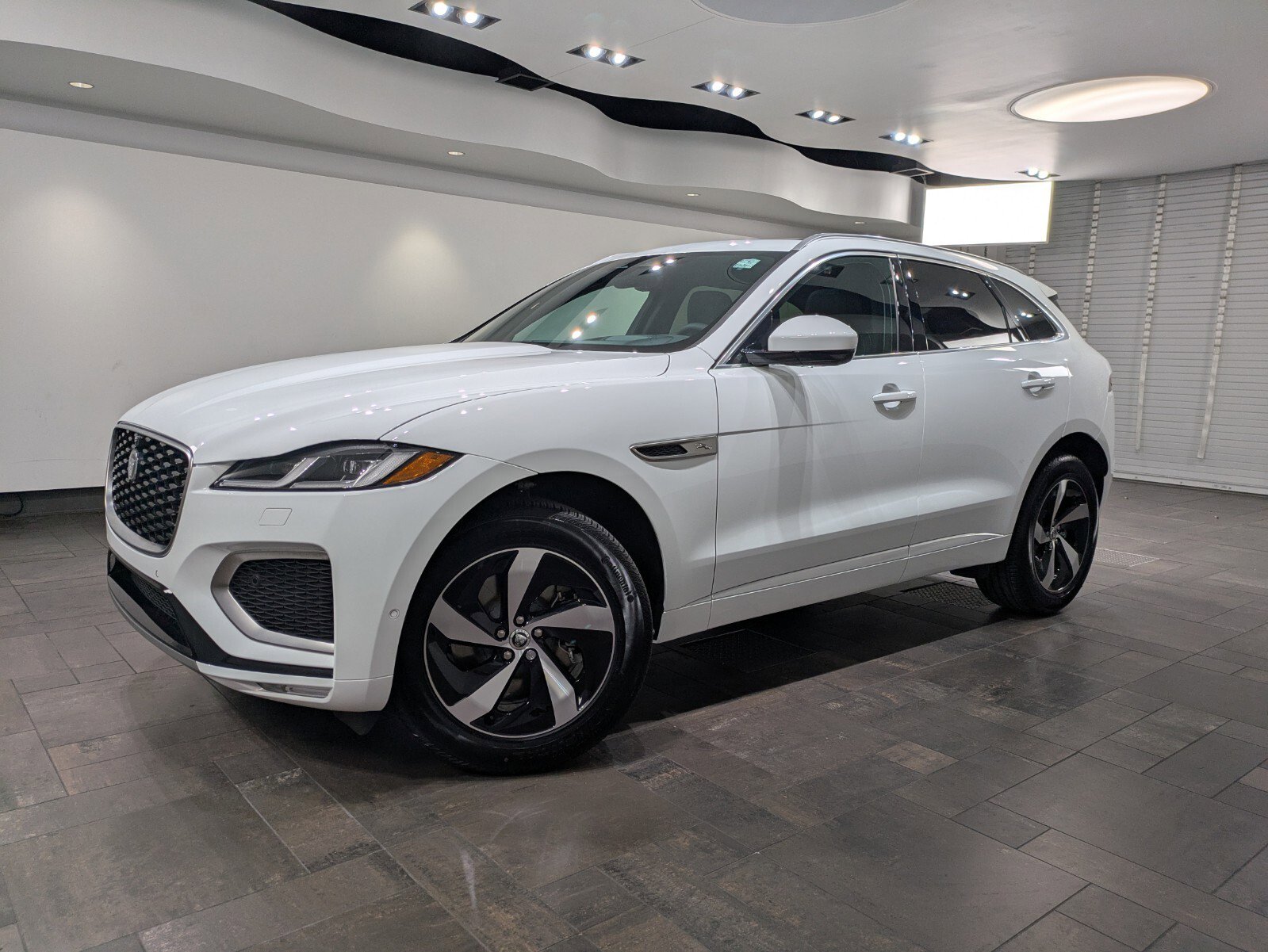 2026 Jaguar F-Pace R-Dynamic S's photo