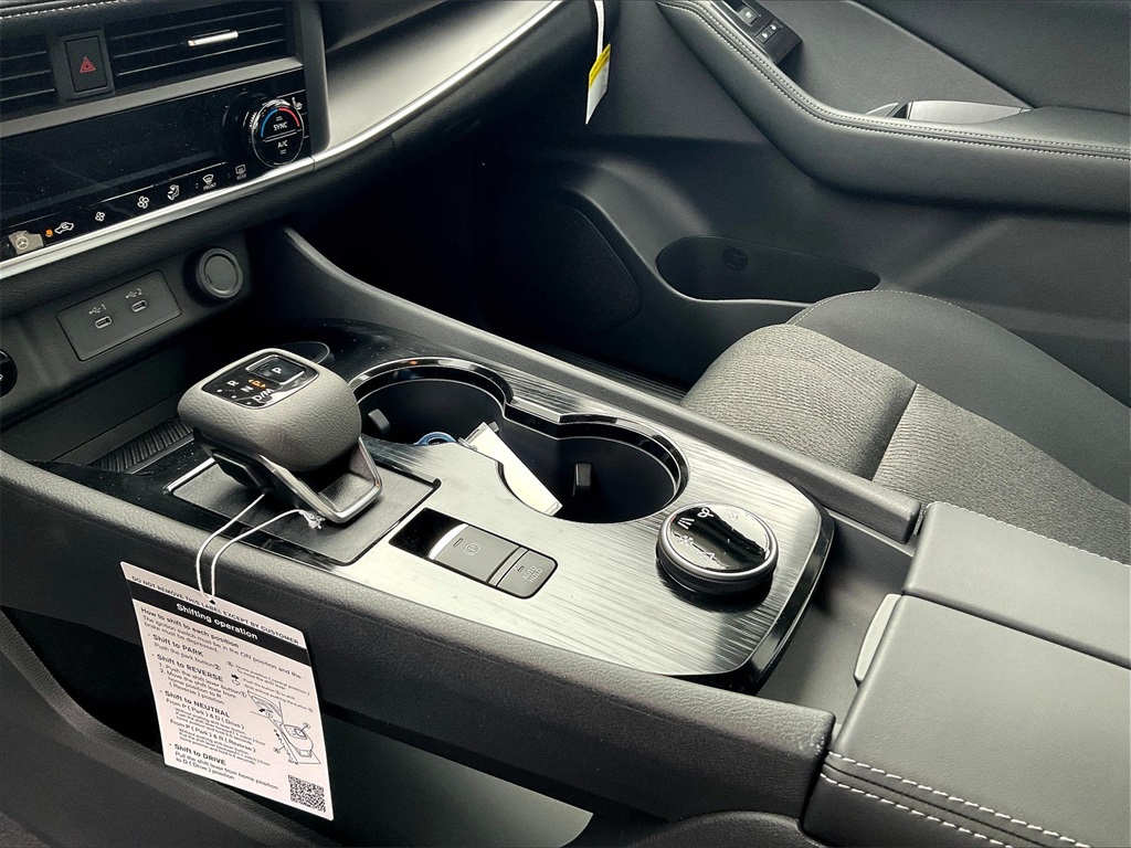 2026 Nissan Rogue SV photo 13