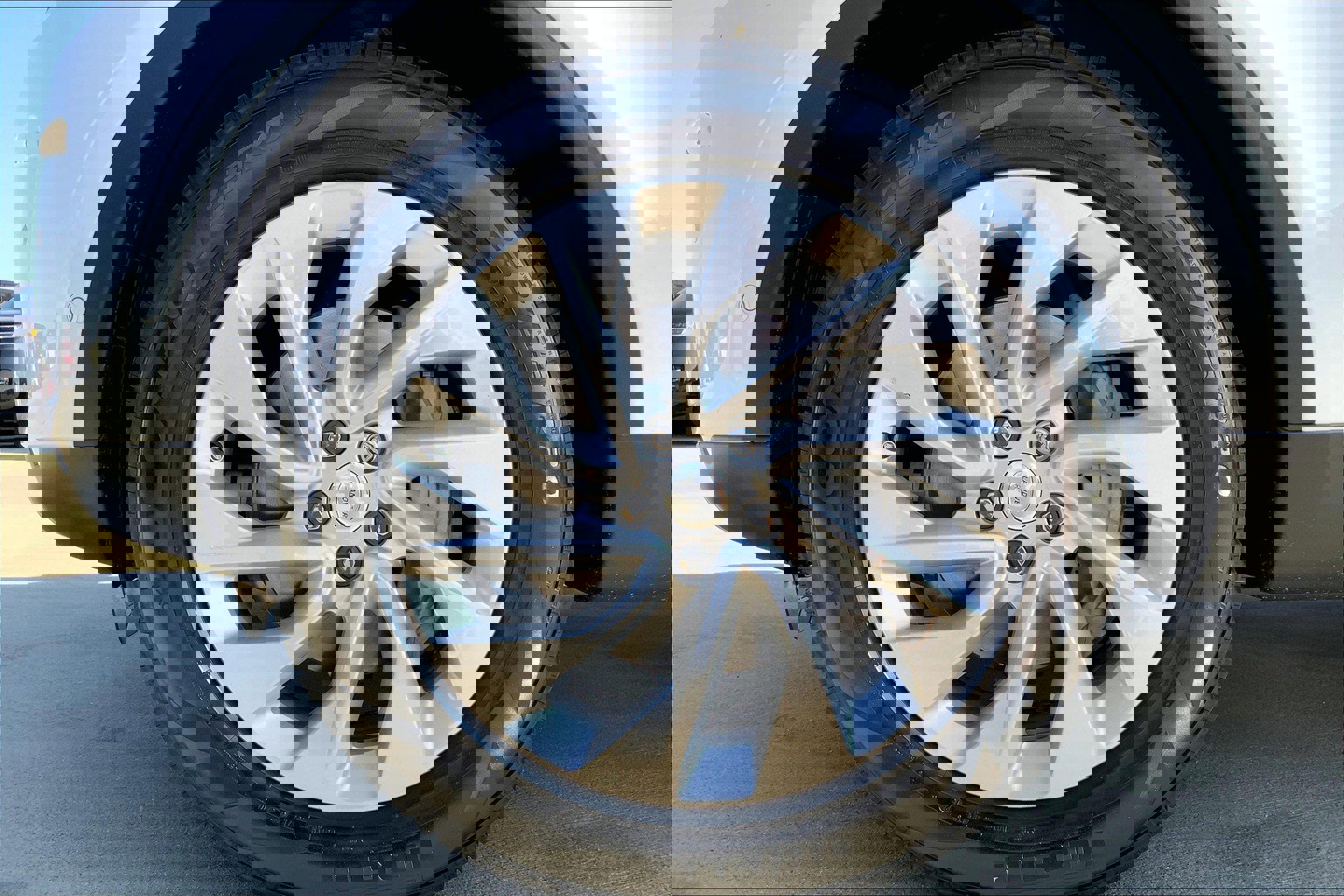 2025 Land Rover Discovery S photo 15