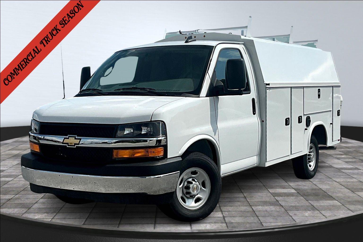 2025 Chevrolet Express Cutaway Base's photo