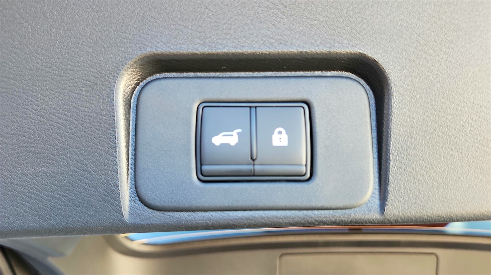2025 Nissan Rogue SV photo 20