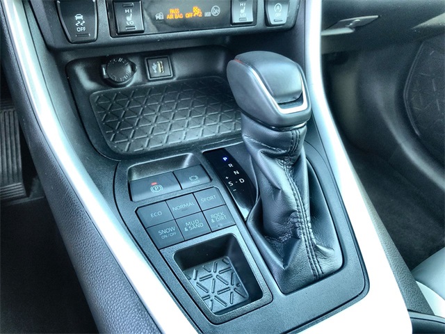2024 Toyota RAV4 XLE Premium photo 11
