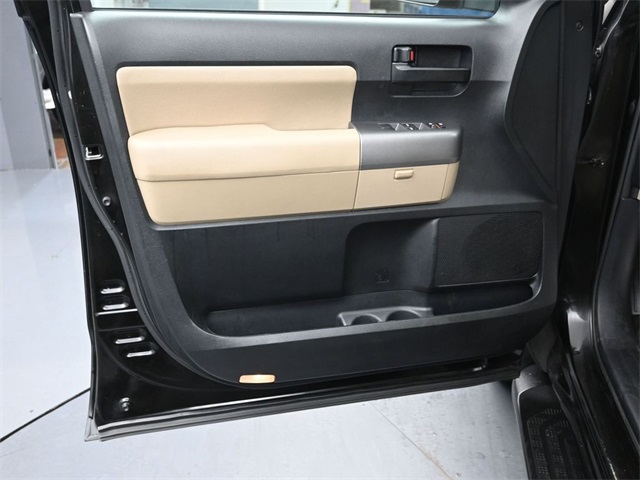 2012 Toyota Sequoia SR5 photo 17