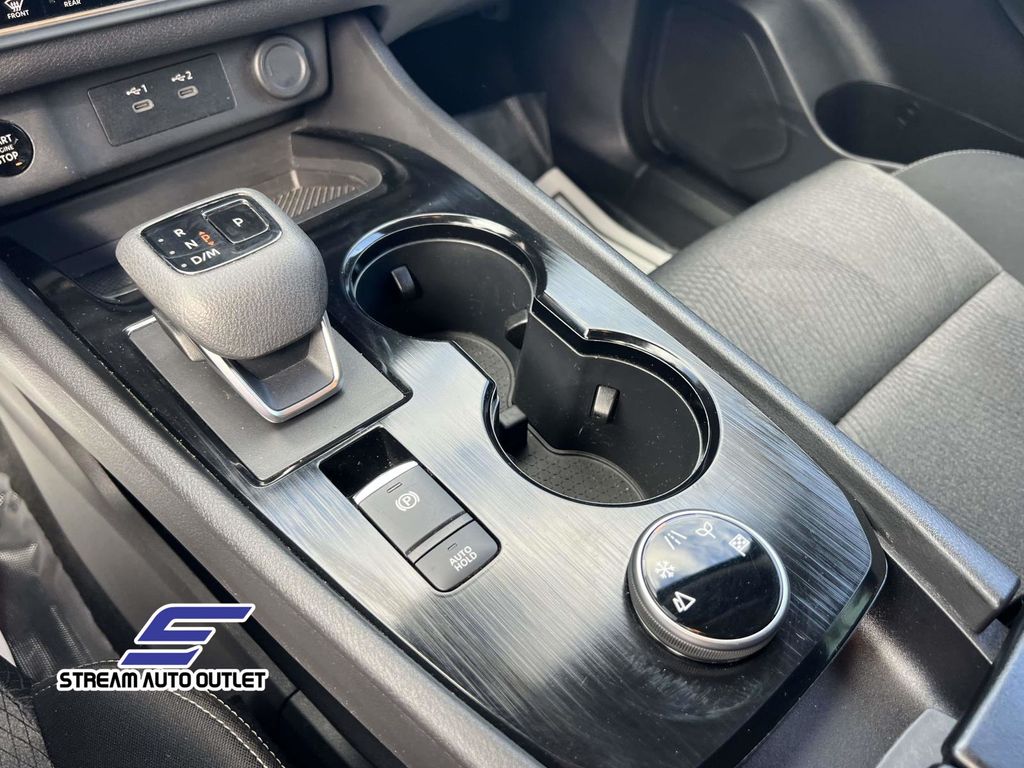 2024 Nissan Rogue SV photo 14
