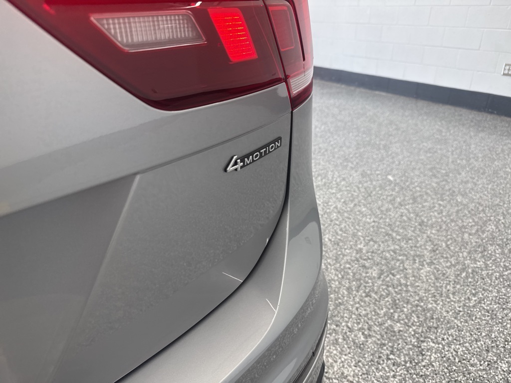 2024 Volkswagen Tiguan SE R-Line Black photo 9