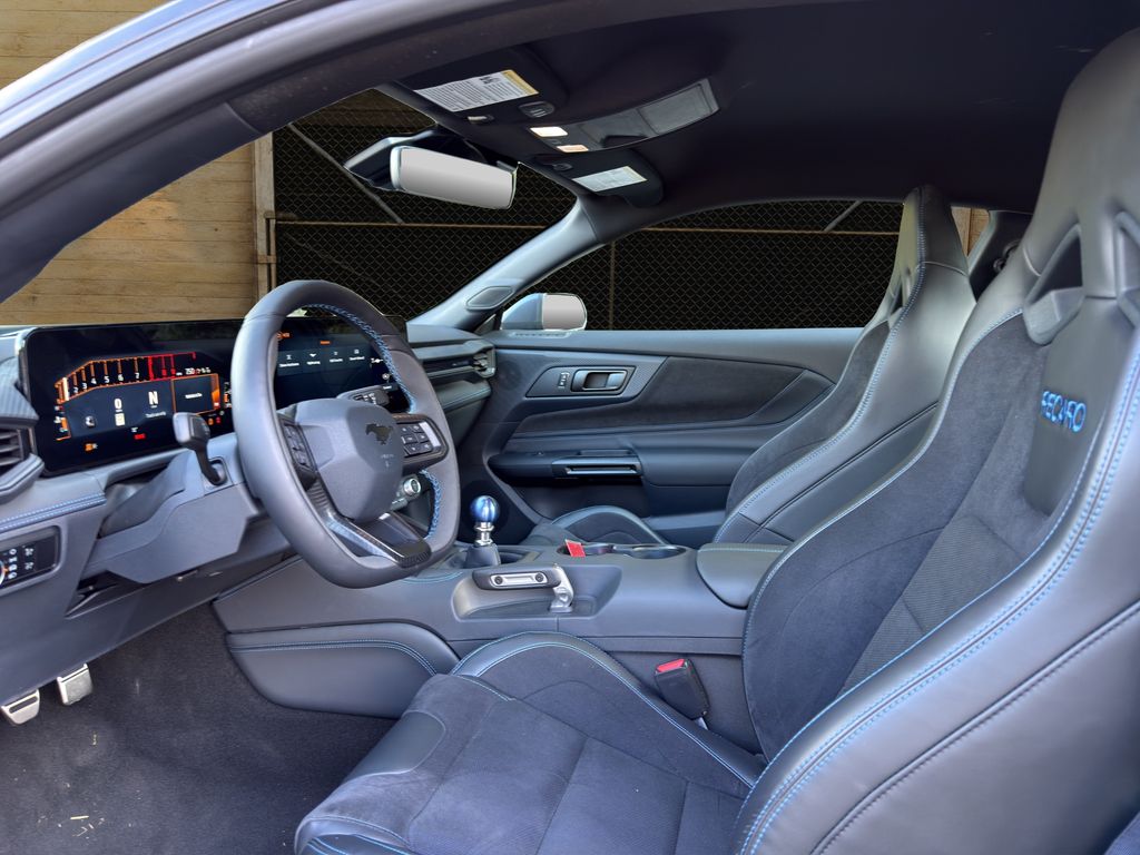 2024 Ford Mustang Dark Horse photo 3