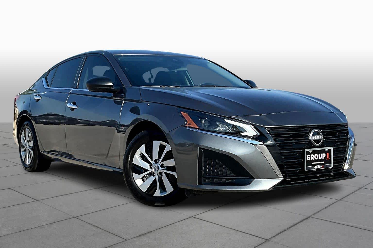 2025 Nissan Altima S photo 2
