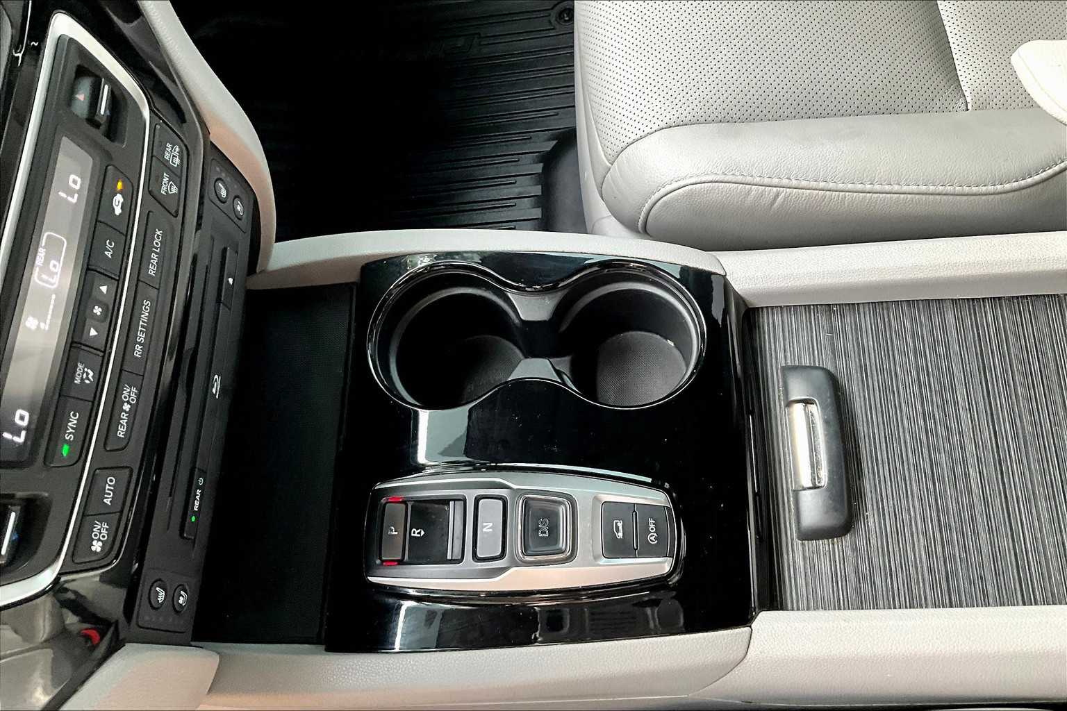 2016 Honda Pilot Elite photo 15