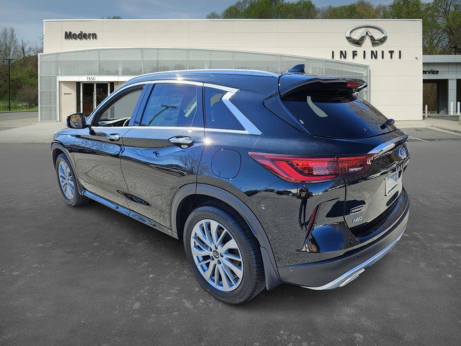 2025 Infiniti QX50 Luxe AWD photo 3