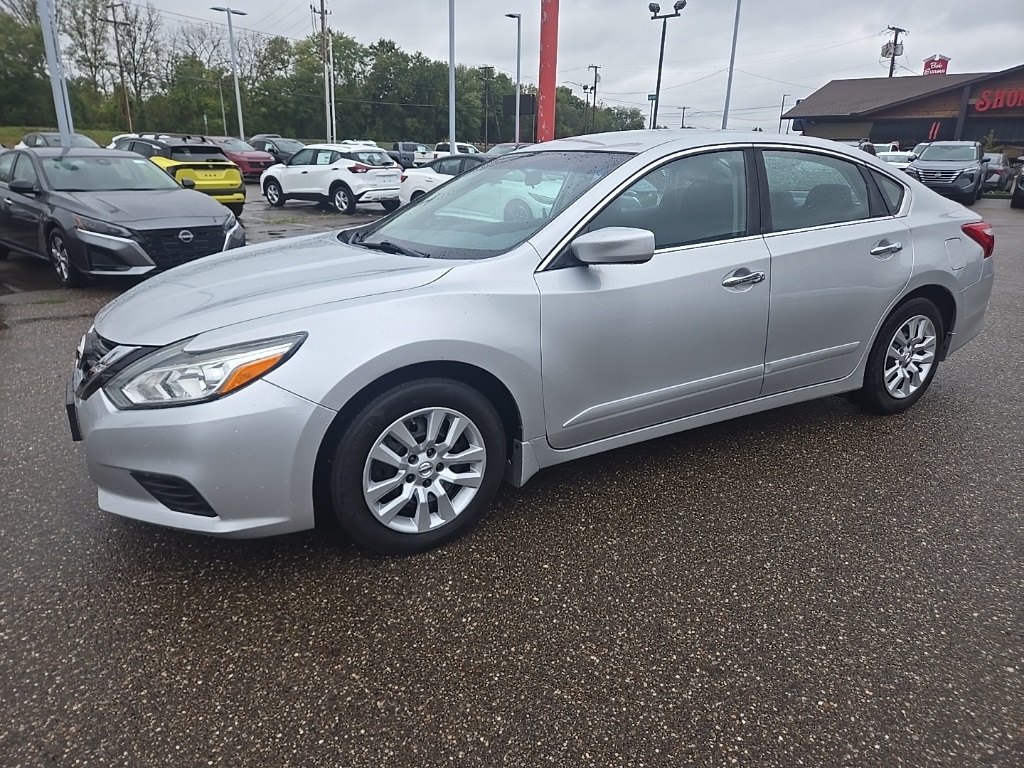 2017 Nissan Altima 2.5 S photo 2