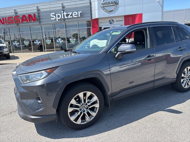 2019 Toyota RAV4 XLE Premium photo 5