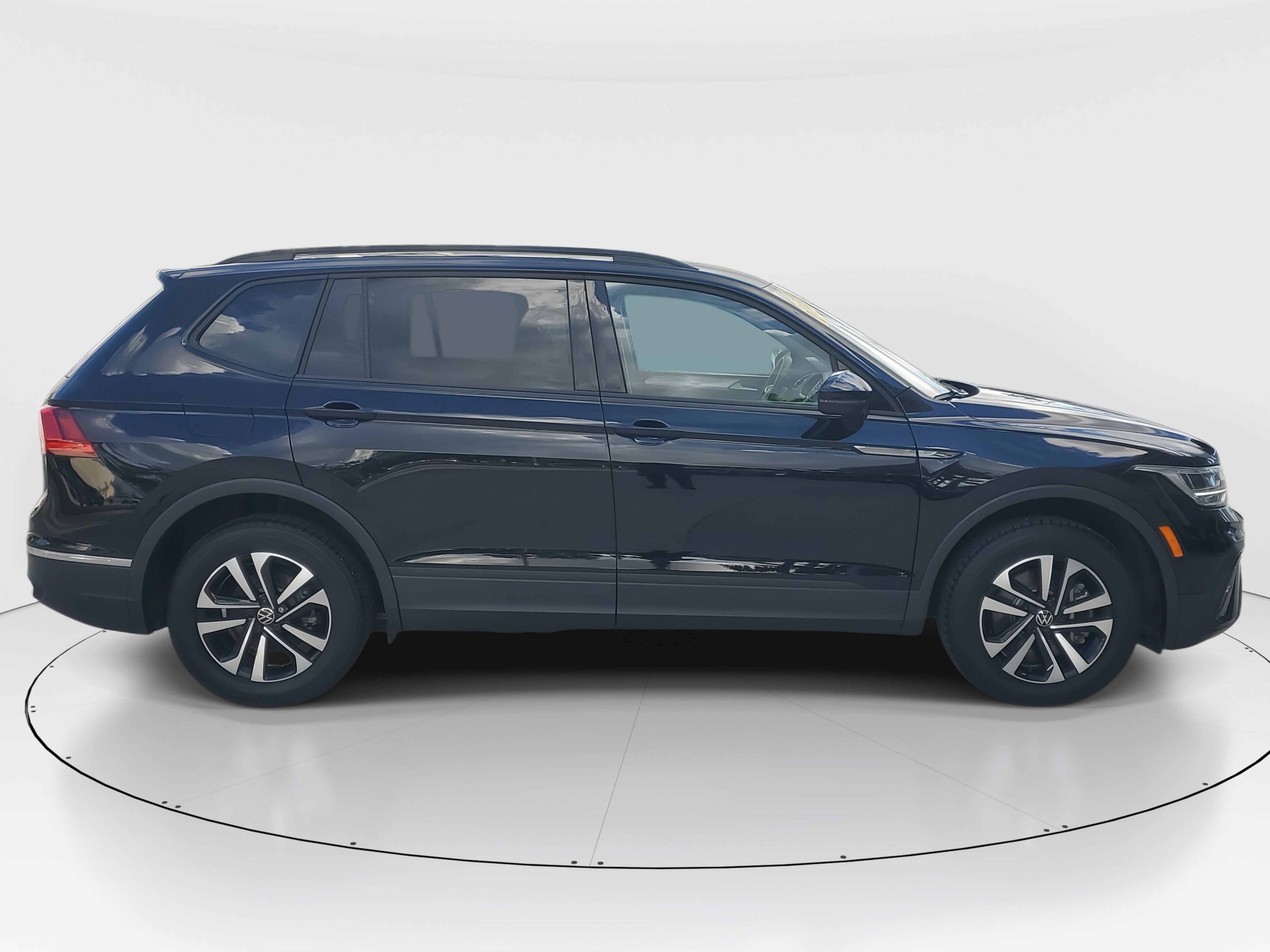 2023 Volkswagen Tiguan S photo 3