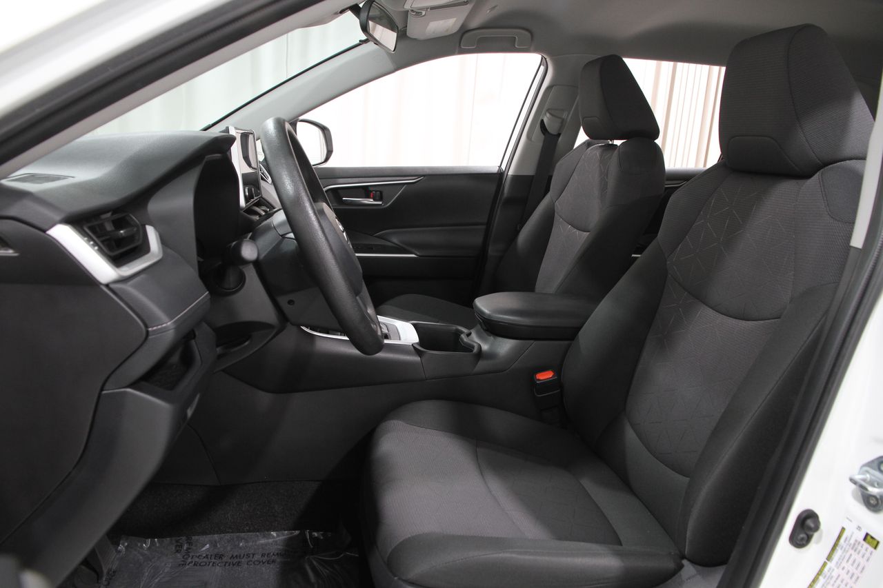 2024 Toyota RAV4 XLE photo 5