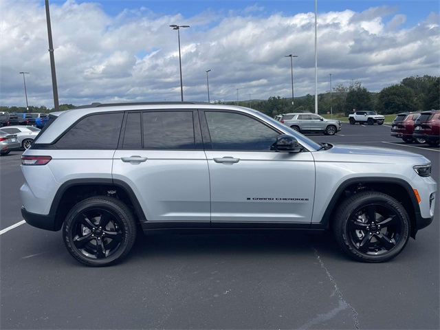 2025 Jeep Grand Cherokee Altitude X photo 2