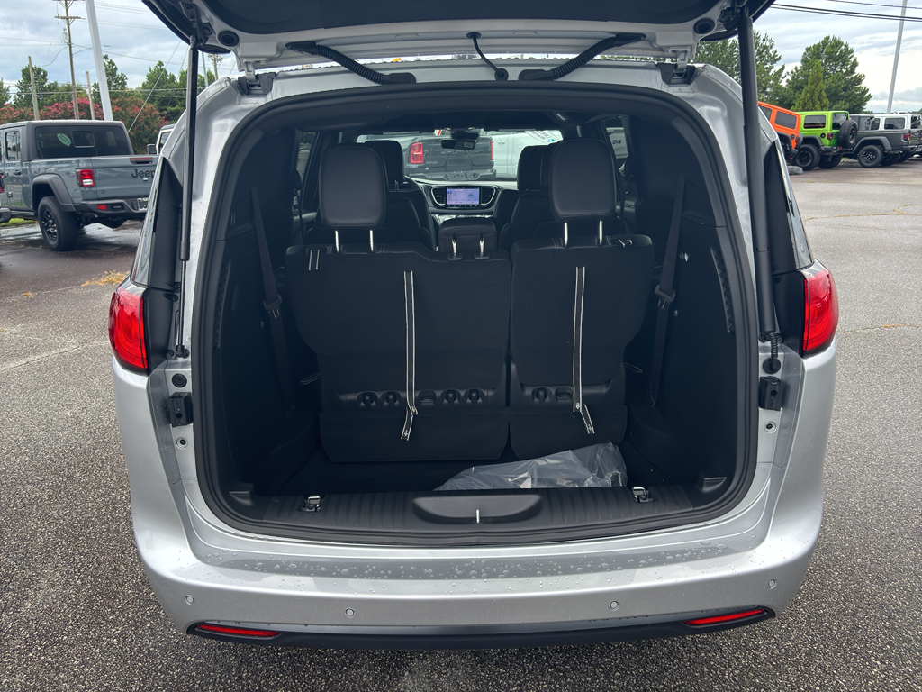 2026 Chrysler Voyager LX photo 7
