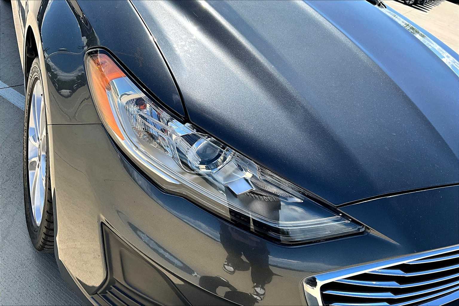 2020 Ford Fusion Hybrid SE photo 25